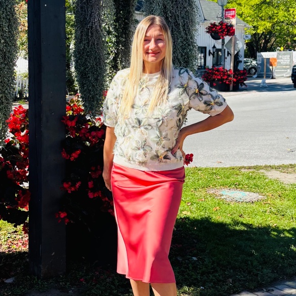 New 3D Floral Embellished Sweater Tee NWT - Picture 5 of 7